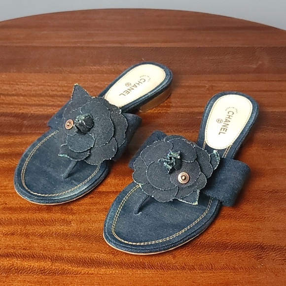 CHANEL Denim Camellia Flower Sandals (8)
Timeless Chanel charm meets casual chic - Picture 1 of 3